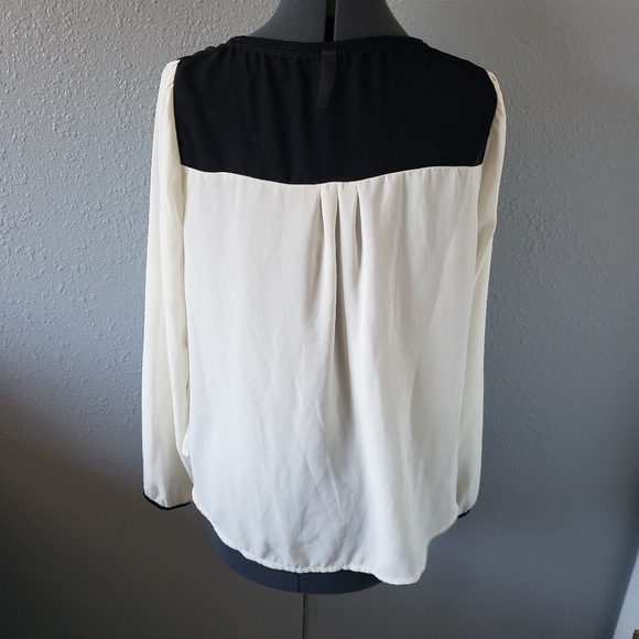 Ladies dressy top - Picture 2 of 4